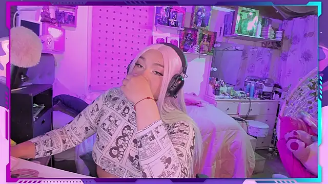 Snapshot of MegariaB chatting on 09-26-25, 03:43 MegariaB online show from 09-26-25, 03:43