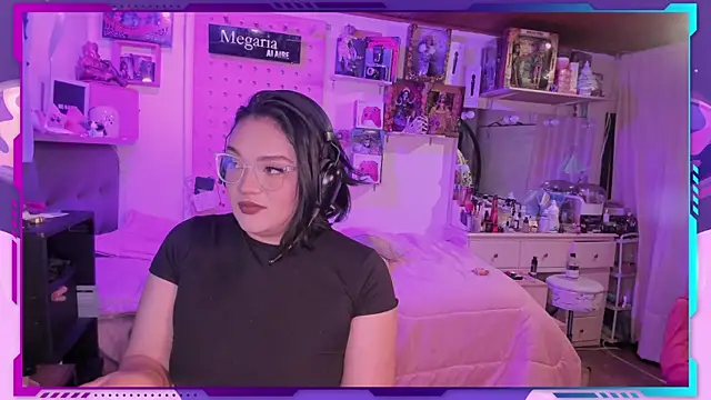 Snapshot of MegariaB chatting on 11-06-25, 04:35 MegariaB online show from 11-06-25, 04:35