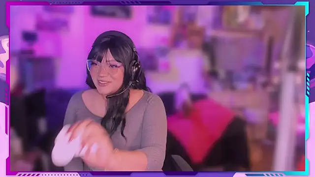 Snapshot of MegariaB chatting on 11-21-25, 04:22 MegariaB online show from 11-21-25, 04:22