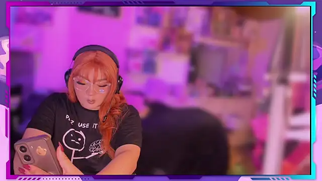 Snapshot of MegariaB chatting on 11-27-25, 04:25 MegariaB online show from 11-27-25, 04:25