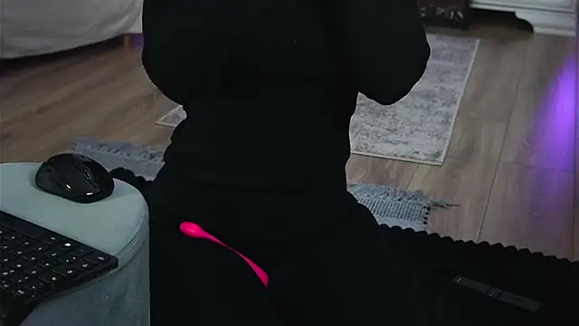 Snapshot of ivyleague_ chatting on 01-16-26, 06:17 ivyleague online show from 01-16-26, 06:17