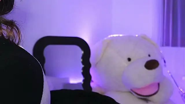 Snapshot of ivyleague_ chatting on 02-25-26, 06:06 ivyleague online show from 02-25-26, 06:06