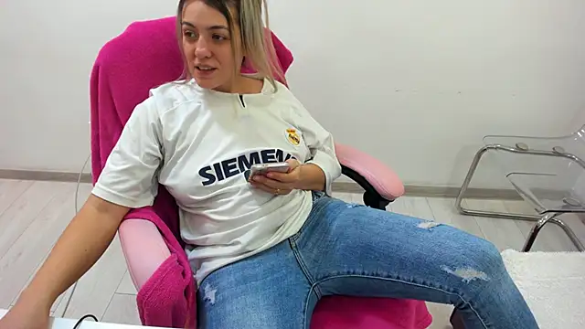 Dyana Kaylinn online show from 01-04-25, 04:01