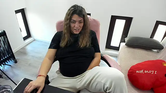 Dyana Kaylinn online show from 04-18-26, 04:49