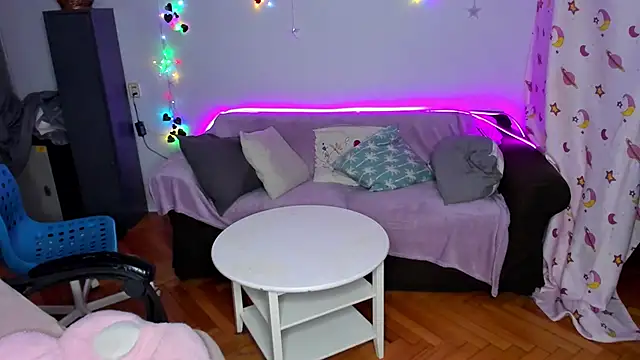 Snapshot of Evelyn_Harper@xh chatting on 11-08-25, 12:11 Evelyn Harperxh online show from 11-08-25, 12:11