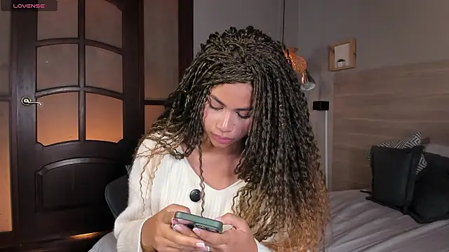 nayah   online show from 03-12-26, 08:59