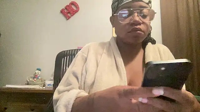 MommyConfident online show from 10-30-25, 01:34