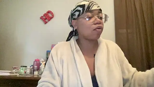 MommyConfident online show from 12-05-25, 02:03