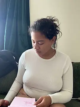 VanessaBling online show from 12-15-25, 04:00