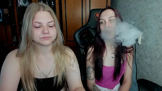 Snapshot of Rachel_Sharp chatting on 09-25-25, 04:27 Rachel Sharp online show from 09-25-25, 04:27