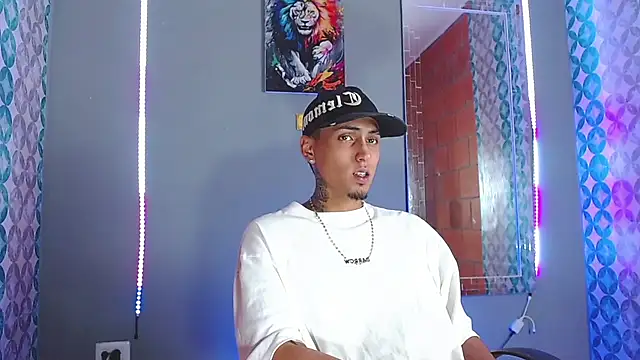 Snapshot of Liam_lee chatting on 04-10-26, 10:25 Liam lee online show from 04-10-26, 10:25