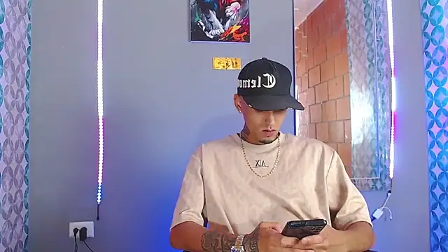 Snapshot of Liam_lee chatting on 04-18-26, 10:21 Liam lee online show from 04-18-26, 10:21