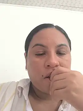 Snapshot of Francesca_ferrari chatting on 06-21-26, 04:31 Francesca ferrari online show from 06-21-26, 04:31