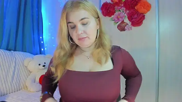 CoraSwon online show from 02-02-25, 02:13