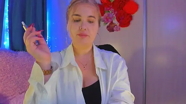 CoraSwon online show from 02-04-25, 02:53