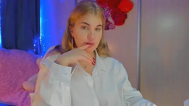 CoraSwon online show from 02-04-25, 05:55