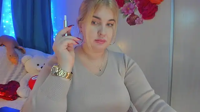 CoraSwon online show from 02-08-25, 03:53