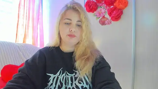 CoraSwon online show from 03-11-25, 09:56