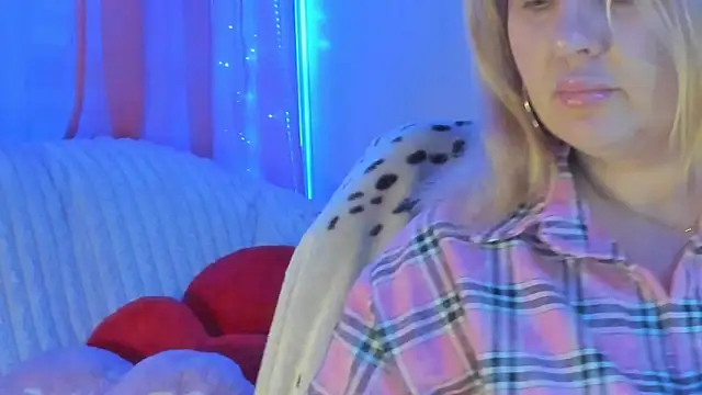 CoraSwon online show from 03-16-25, 04:45