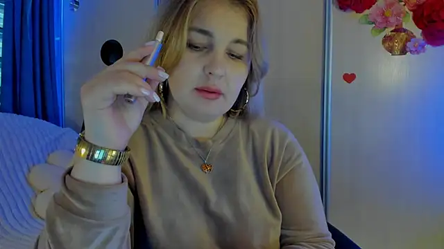 CoraSwon online show from 11-25-25, 06:13