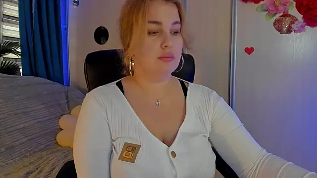 CoraSwon online show from 12-04-25, 12:47