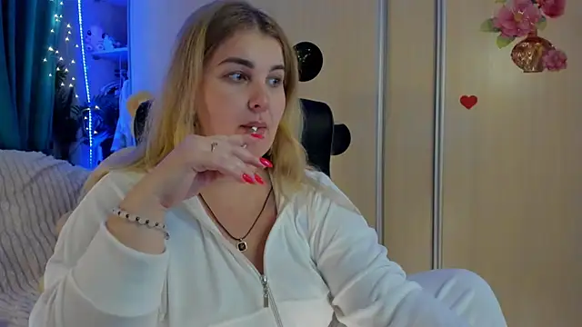 Snapshot of CoraSwon chatting on 03-16-26, 06:12 CoraSwon online show from 03-16-26, 06:12