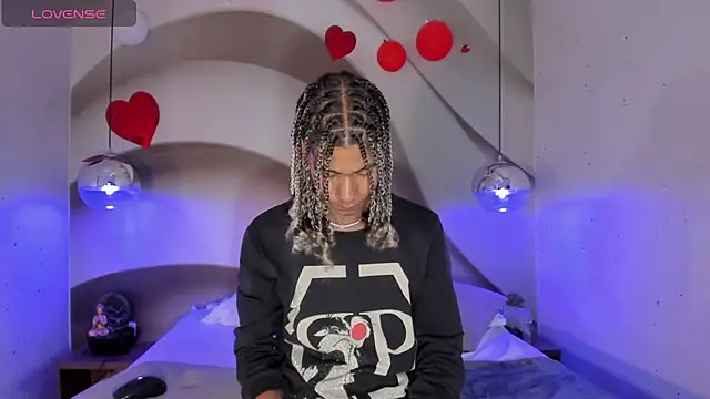 Maxim-Walker online show from 02-18-25, 03:31