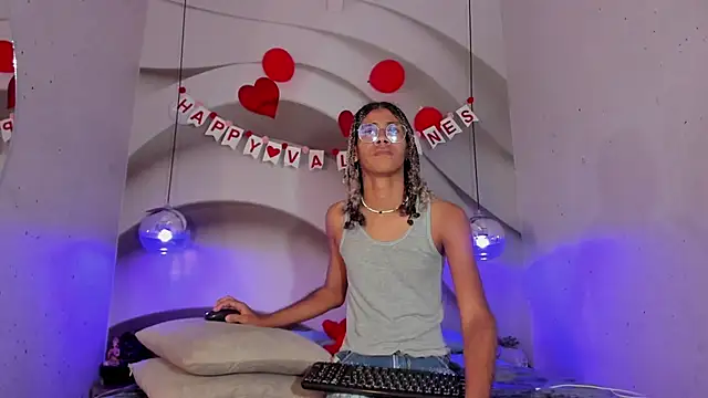 Maxim-Walker online show from 02-21-25, 05:56