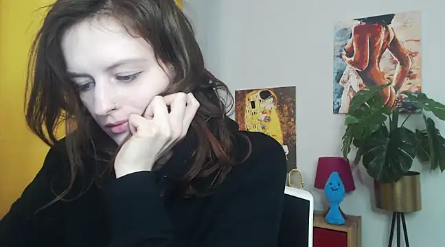 juicyNadine online show from 03-18-25, 09:20