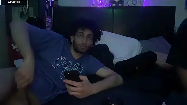 pantslesstraveler plt online show from 11-17-25, 12:49