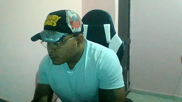 Snapshot of SaucyAffair0 chatting on 07-11-26, 02:14 SaucyAffair0 online show from 07-11-26, 02:14