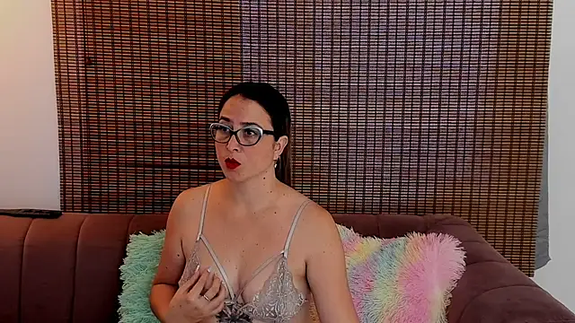 Snapshot of ariana_cross chatting on 07-10-26, 01:14 ariana cross online show from 07-10-26, 01:14