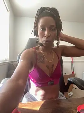 LeyaHoneybuns online show from 11-17-25, 05:19