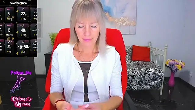 Snapshot of Anita_Tayson chatting on 10-27-25, 07:01 Anita Tayson online show from 10-27-25, 07:01