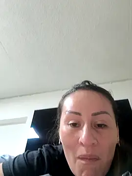 Snapshot of LuisaFernanda170823 chatting on 10-25-25, 03:18 LuisaFernanda170823 online show from 10-25-25, 03:18