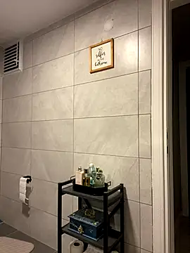 Snapshot of h0rniecollege chatting on 11-01-25, 12:23 h0rniecollege online show from 11-01-25, 12:23