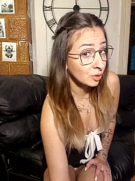 Snapshot of An_g_elly chatting on 11-15-25, 09:21 An g elly online show from 11-15-25, 09:21