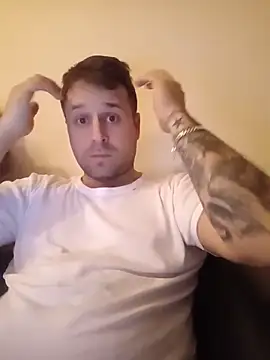 LucianM6 online show from 11-30-25, 02:54