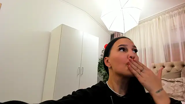 Snapshot of OliviaRimes chatting on 02-20-25, 06:50 OliviaRimes online show from 02-20-25, 06:50