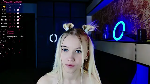 Snapshot of ShhhO_O chatting on 12-26-24, 10:59 ShhhO O online show from 12-26-24, 10:59