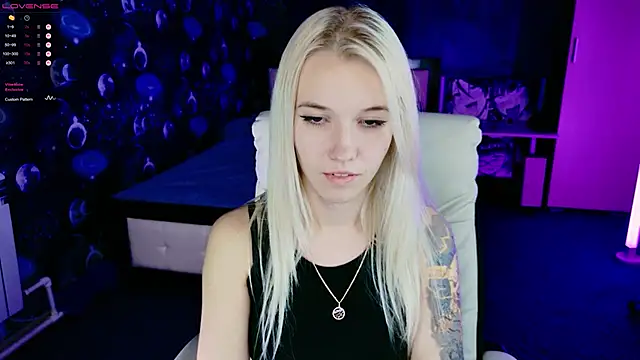 Snapshot of ShhhO_O chatting on 10-14-25, 05:14 ShhhO O online show from 10-14-25, 05:14