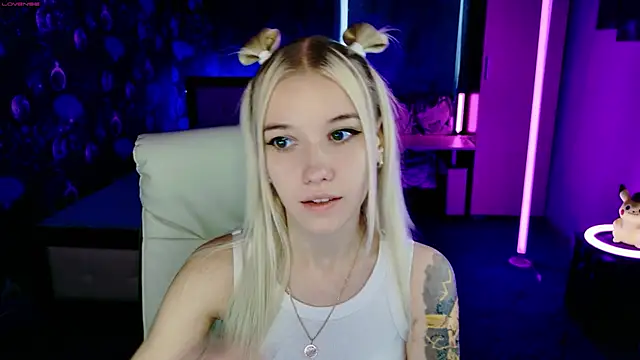 Snapshot of ShhhO_O chatting on 10-29-25, 08:38 ShhhO O online show from 10-29-25, 08:38