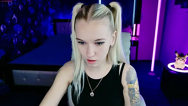 Snapshot of ShhhO_O chatting on 10-30-25, 09:44 ShhhO O online show from 10-30-25, 09:44