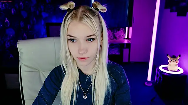 Snapshot of ShhhO_O chatting on 11-04-25, 12:04 ShhhO O online show from 11-04-25, 12:04