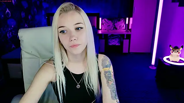 Snapshot of ShhhO_O chatting on 11-06-25, 03:02 ShhhO O online show from 11-06-25, 03:02