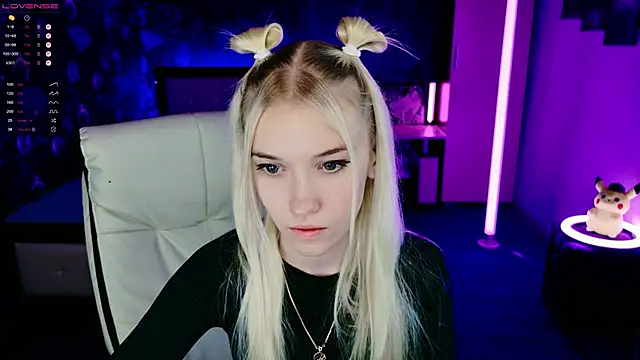 Snapshot of ShhhO_O chatting on 11-21-25, 04:38 ShhhO O online show from 11-21-25, 04:38