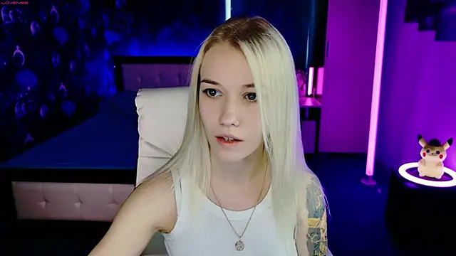 Snapshot of ShhhO_O chatting on 11-22-25, 10:14 ShhhO O online show from 11-22-25, 10:14