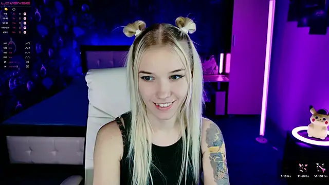 Snapshot of ShhhO_O chatting on 11-25-25, 02:28 ShhhO O online show from 11-25-25, 02:28