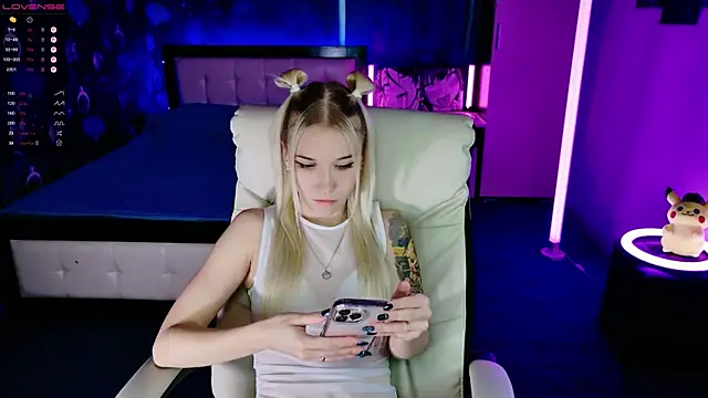 Snapshot of ShhhO_O chatting on 11-29-25, 12:08 ShhhO O online show from 11-29-25, 12:08