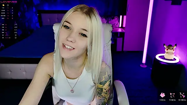 Snapshot of ShhhO_O chatting on 11-30-25, 02:32 ShhhO O online show from 11-30-25, 02:32